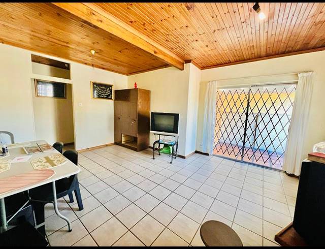 3 BEDROOM HOUSE FOR SALE IN SILVERTOWN
